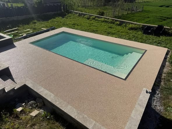 décor des bords d'une piscine